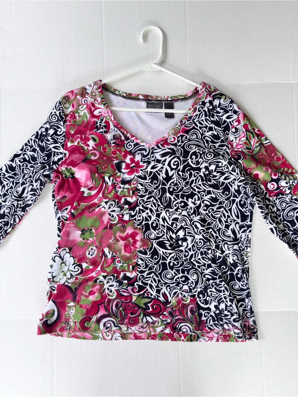 Chico’s Women’s V-Neck 100% Cotton Top 3/4 Sleeve Size 2 Pink and Black Floral